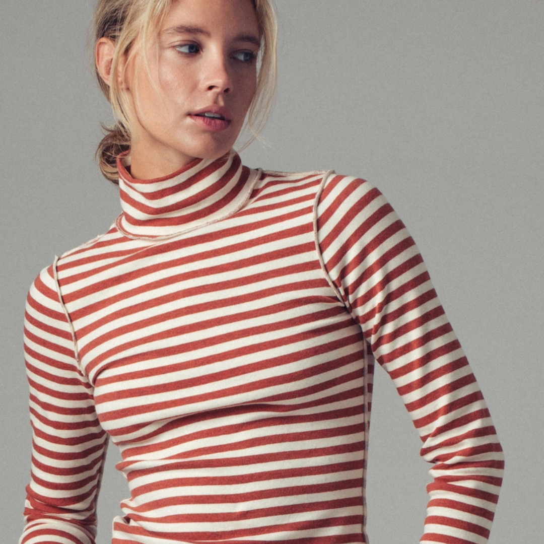 Contrast Seam Turtleneck Knit Top