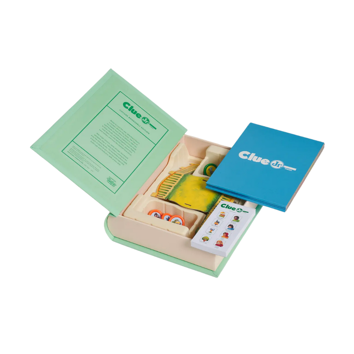 Clue Jr. Vintage Bookshelf Edition