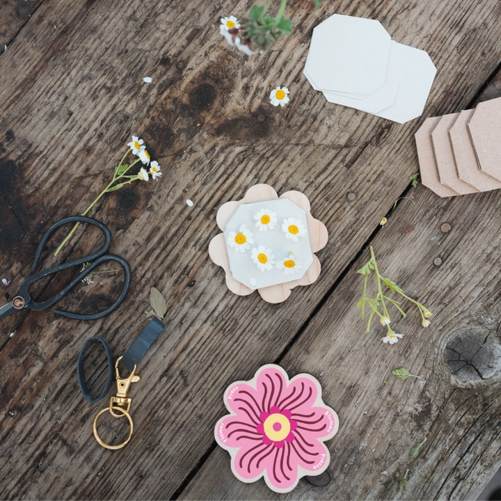 Keyring Flower Press - Assorted Pinks & Blues