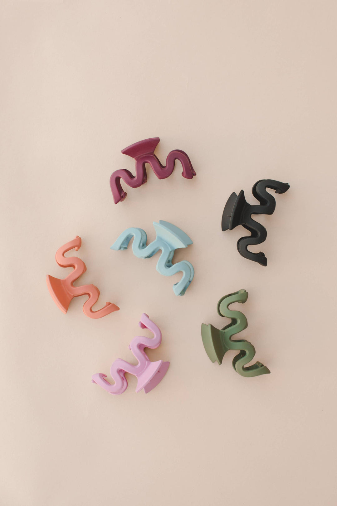 Matte Wavy Hair Clip