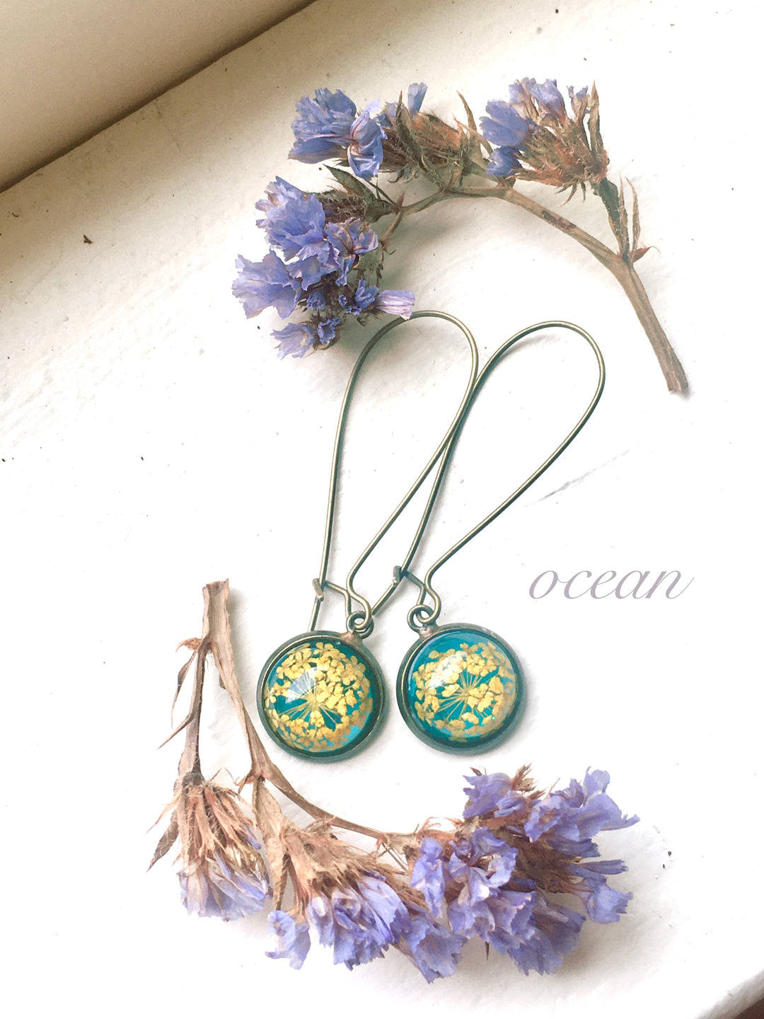 Queen Anne's Lace Small Resin Drop Earrings