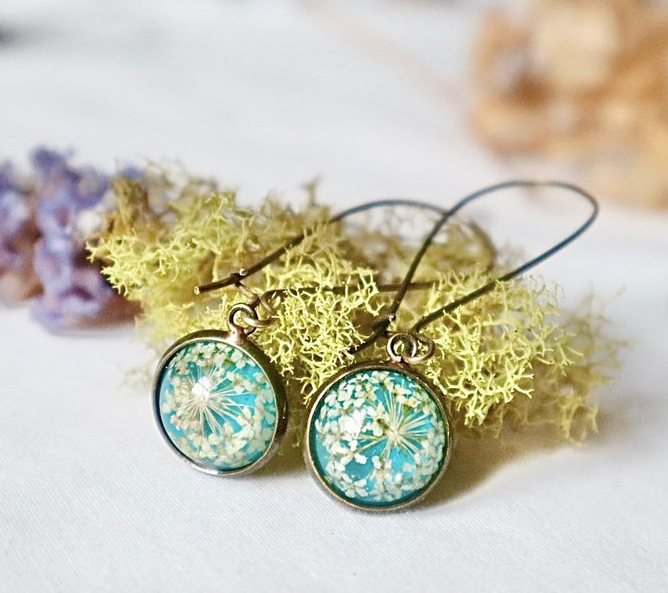 Queen Anne's Lace Small Resin Drop Earrings