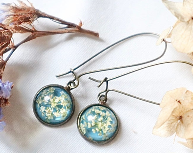 Queen Anne's Lace Small Resin Drop Earrings